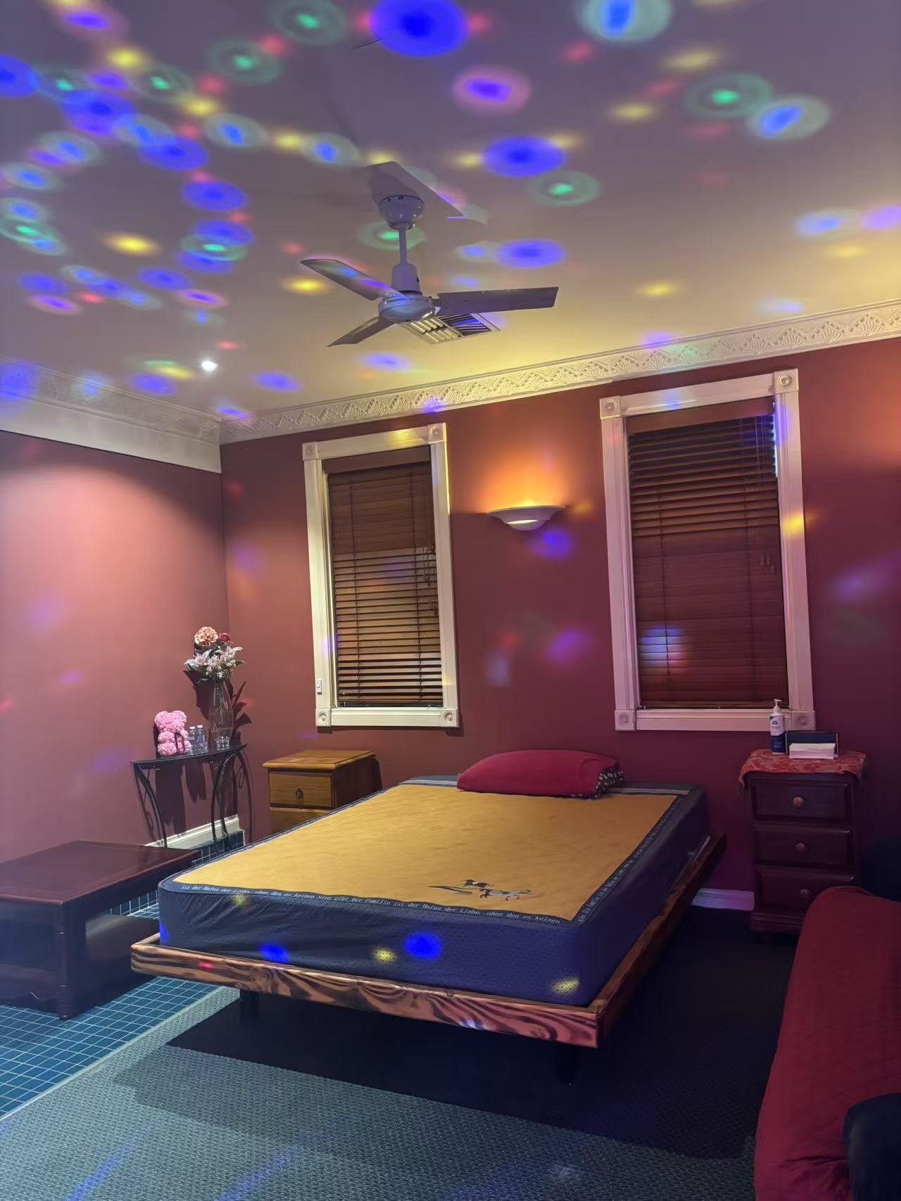 Pretty Kitty Cat brothel room